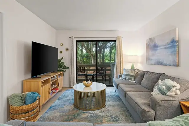 Living room at Fiddler’s Cove 5B
